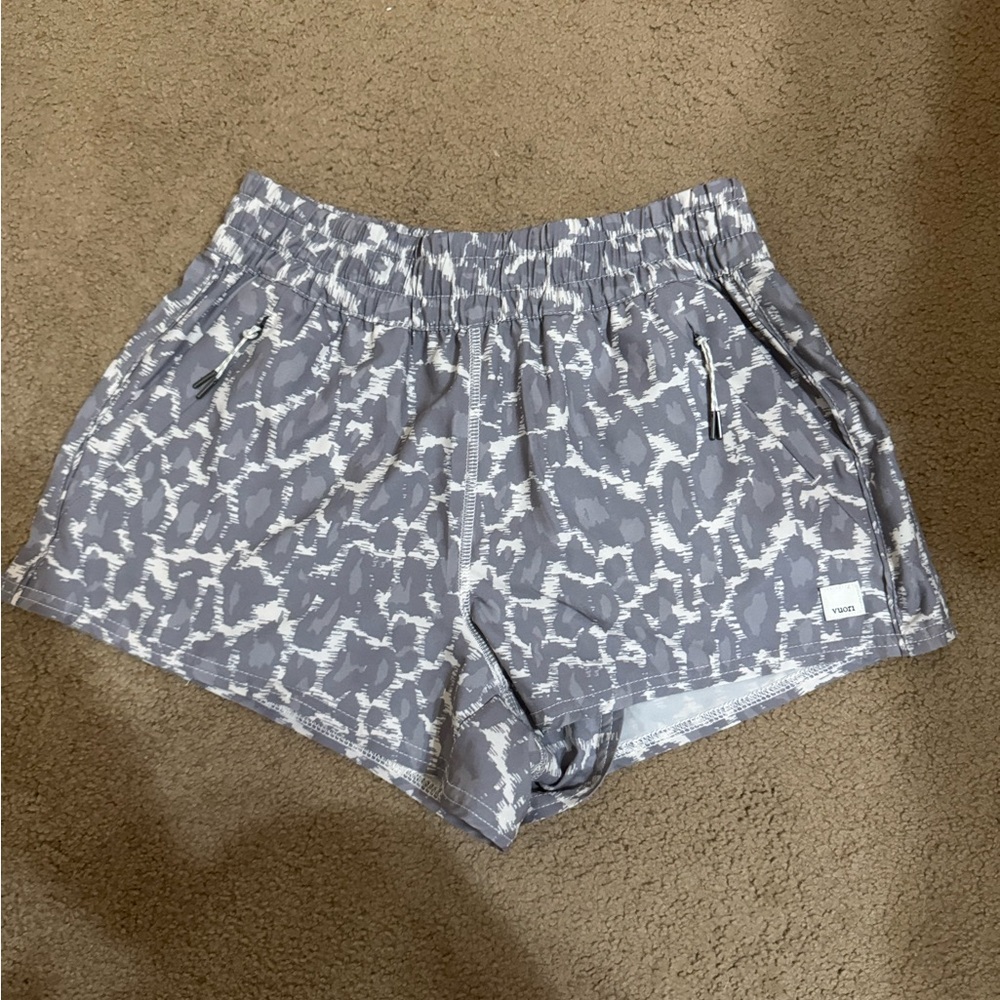 Vuori Gray Athletic Shorts with Elastic Waistband